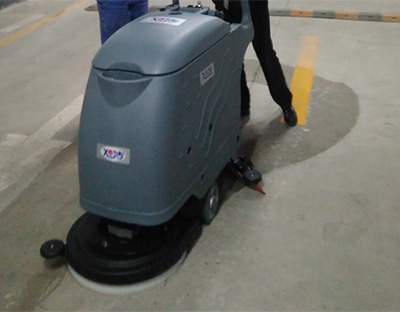 水泥地面能用洗地機清洗嗎？